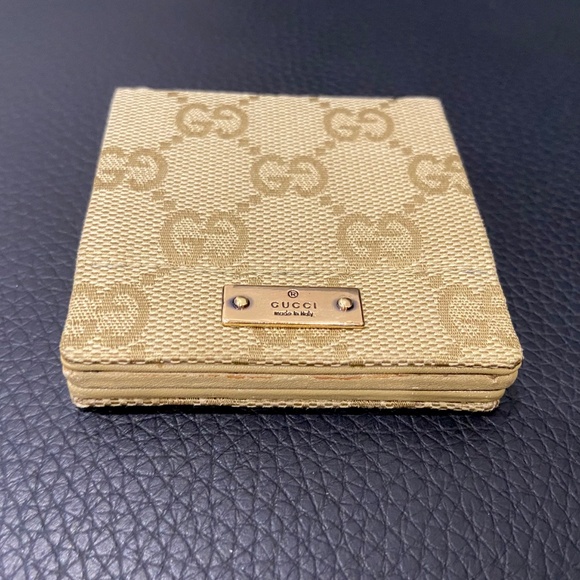 Auth. Gucci Compact Mirror GG Monogram Gold – Rare HTF – Luxury Travel Accessory - Picture 9 of 9